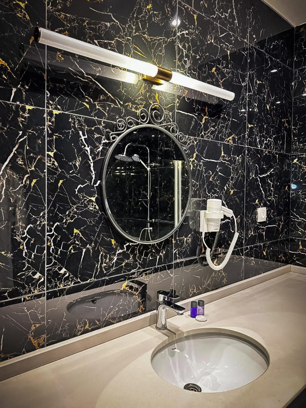Hi Hotel Ivy Bueyuekada Adalar Eksteriør billede