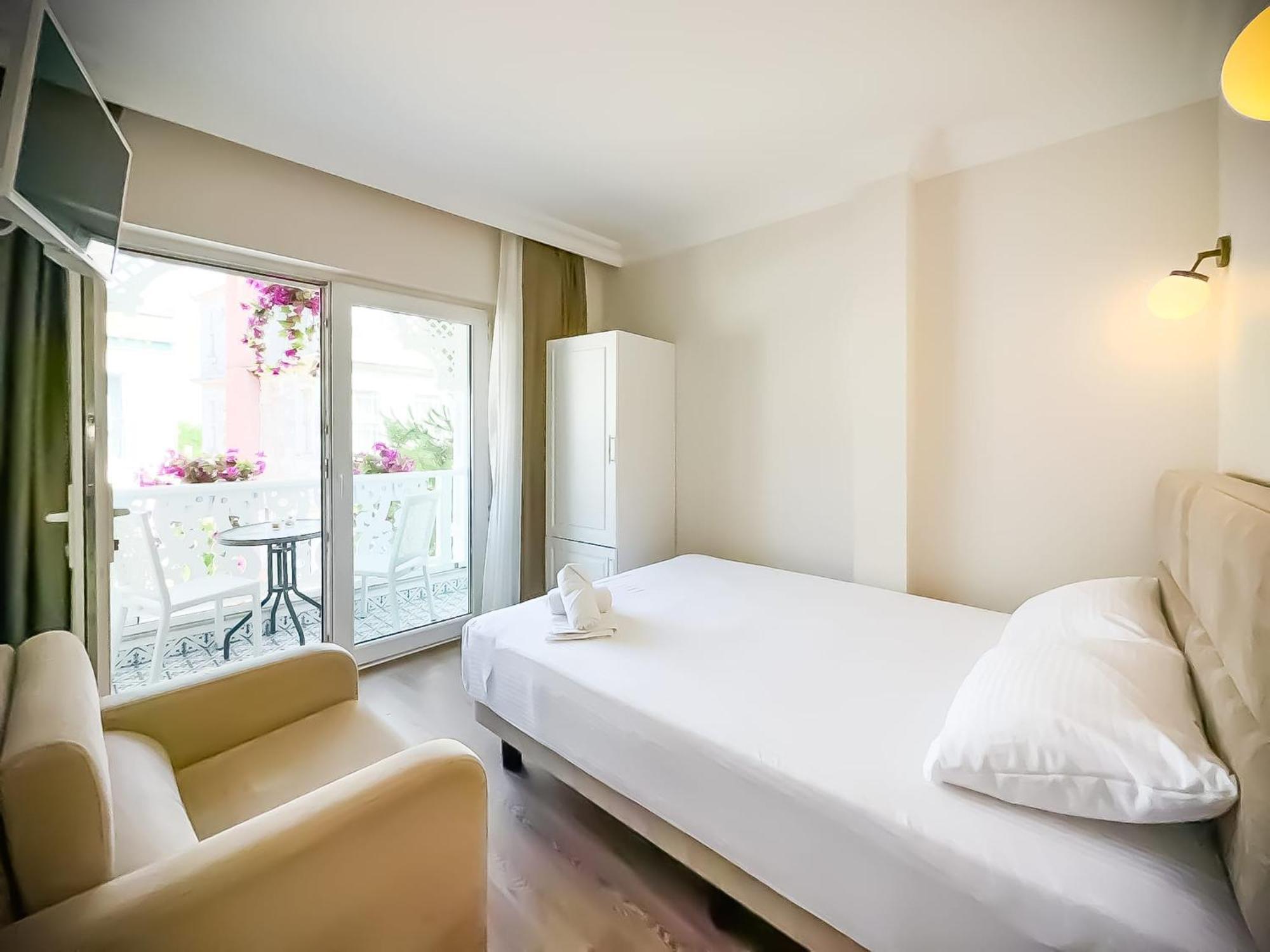 Hi Hotel Ivy Bueyuekada Adalar Eksteriør billede